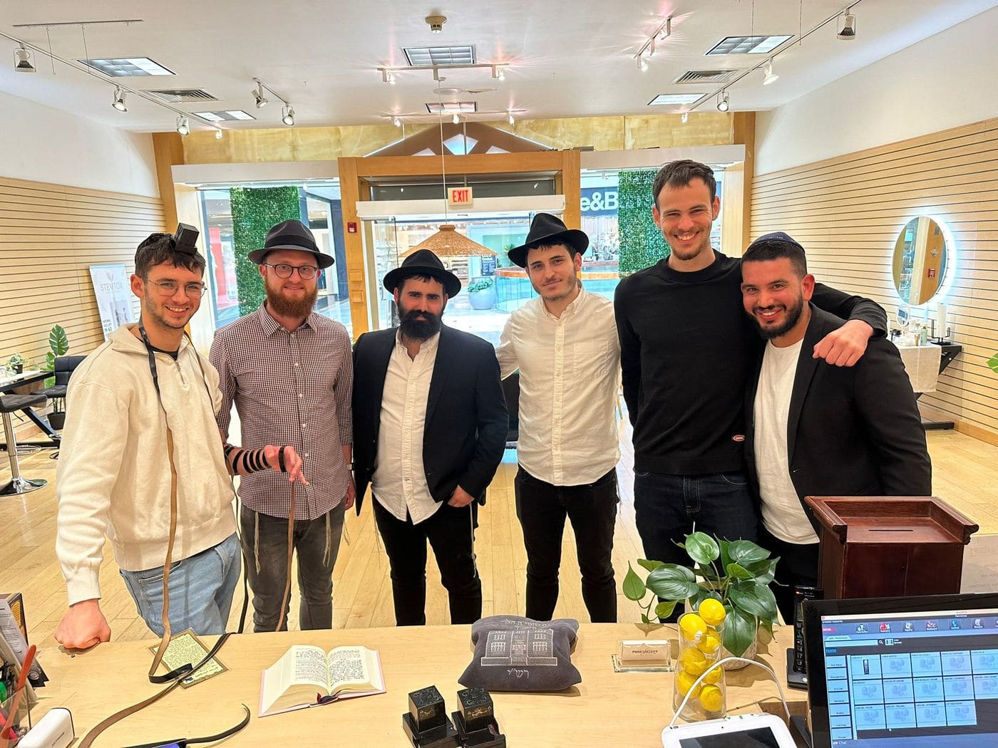 פעילות עם ישראלים